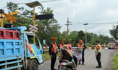 Tekan Kecelakaan KAI Daop 7 Madiun Lakukan Sosialisasi Keselamatan Perlintasan Sepanjang 2025